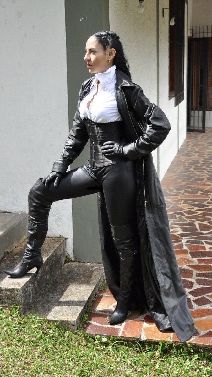 Domanant Women In Leather And Boots Whipping Men porno kino