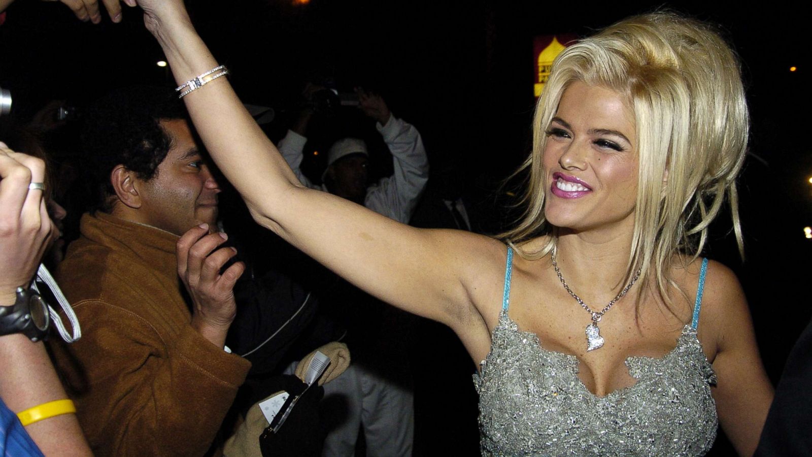 anna nicole smith shower