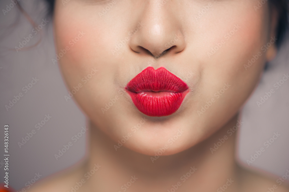 caleb maki recommends Images Of Lips Blowing A Kiss