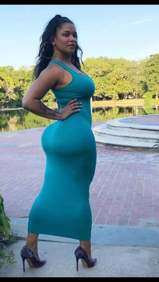 amy smartt recommends huge booty in dress pic