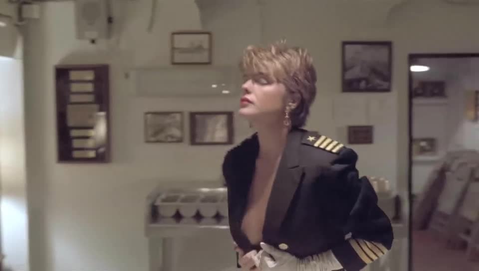 Erika Eleniak Under Siege Nude der nachbarin