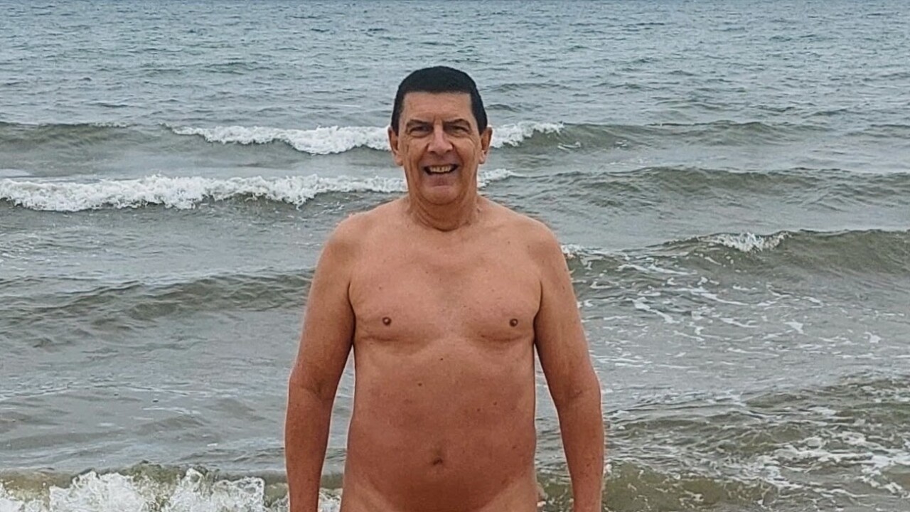 aziz cinar share naked beach pics photos