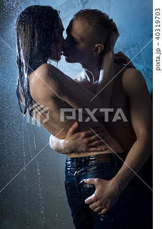 alfredo baluyot recommends Girl Kissing In Shower