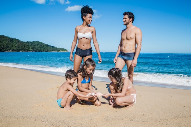 belinda archibald recommends Full Family Nudism