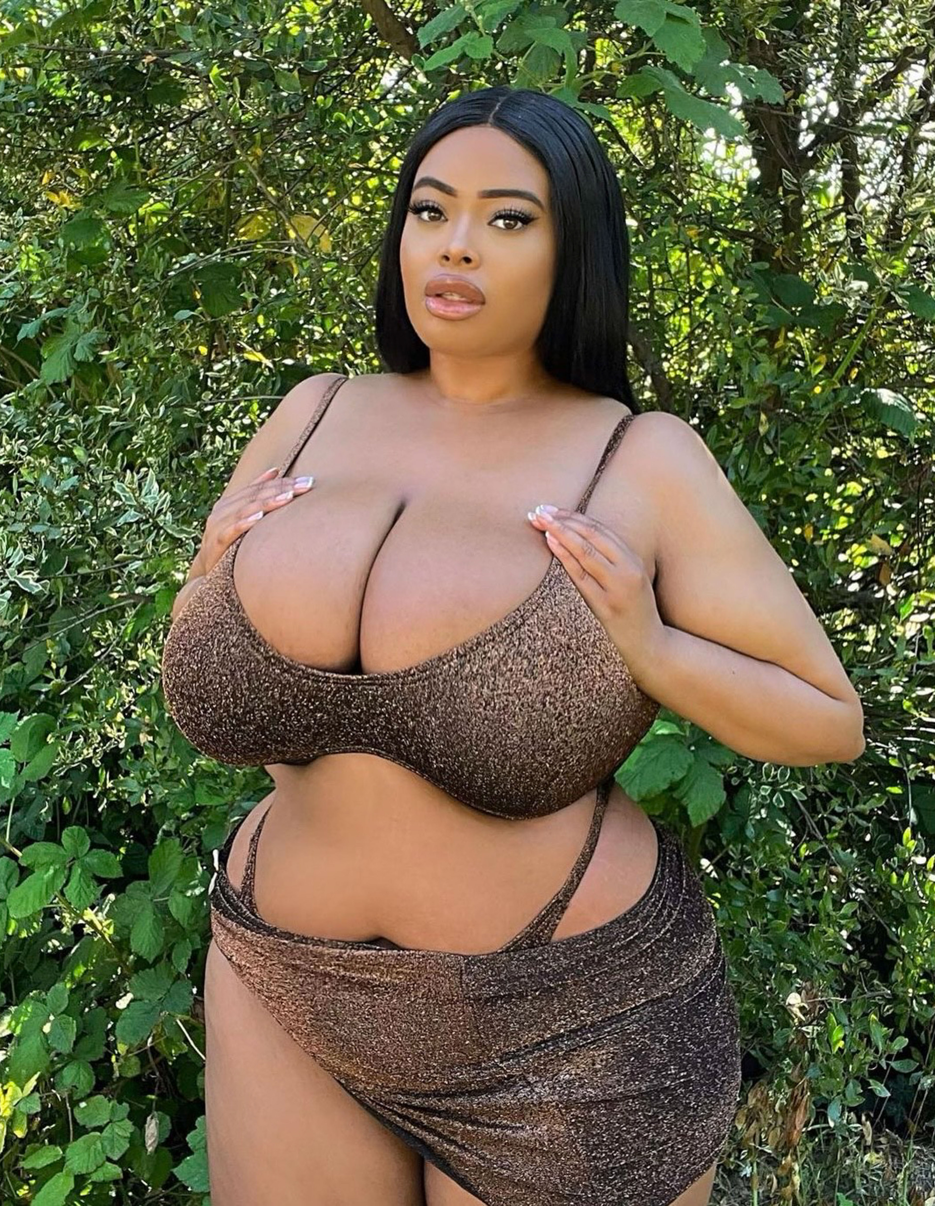 cherie saunders share g size tits photos