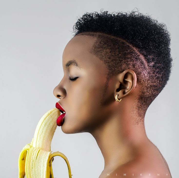 anna theodoraki share girl sucking on banana photos