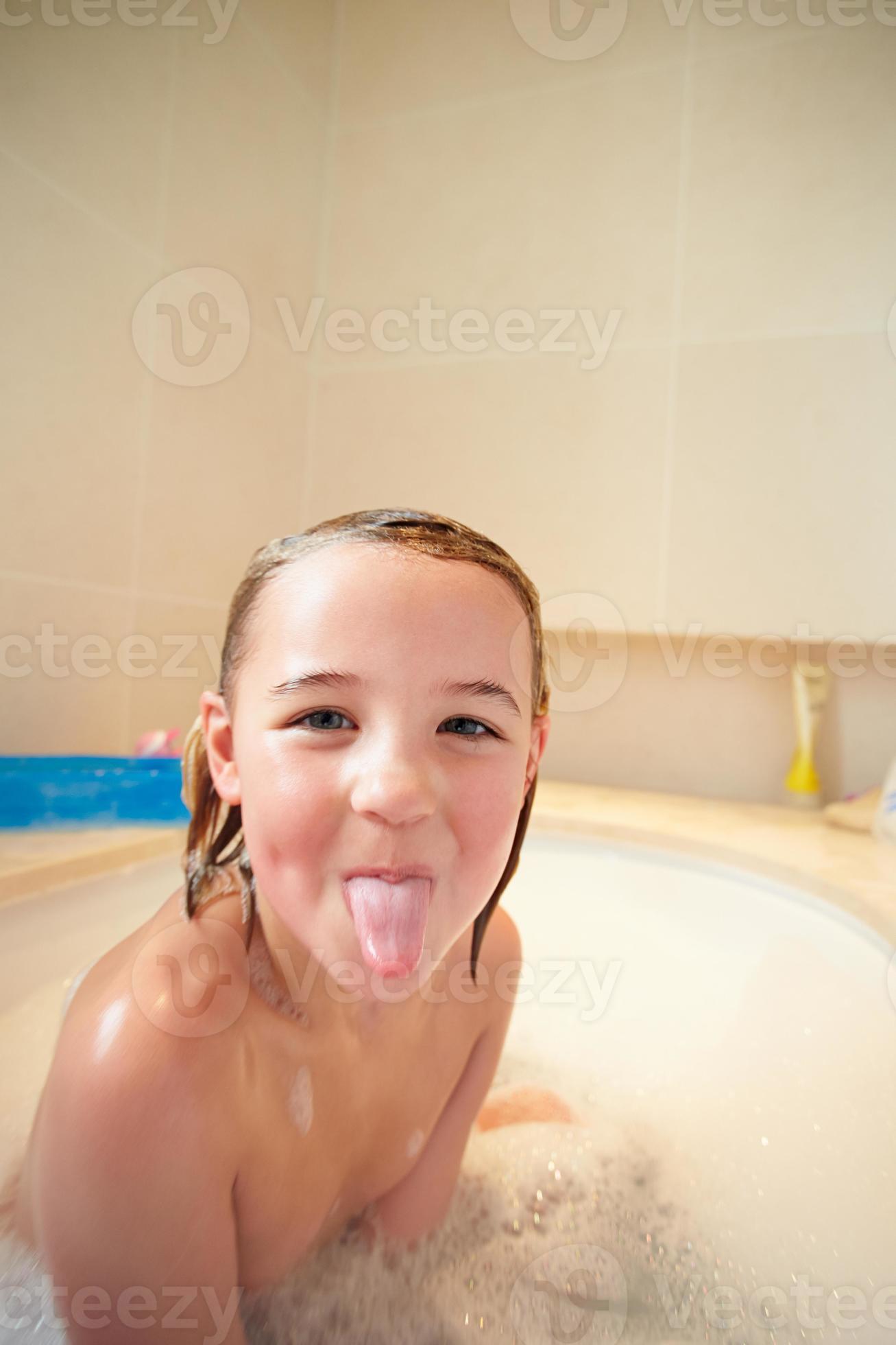 cori depue recommends girls in bath tub pic