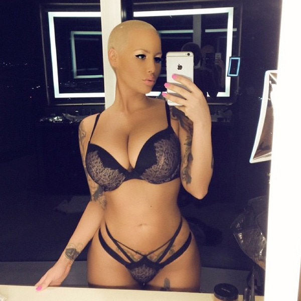 carolina gomez share girls in lingerie selfie photos