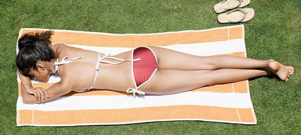 how to sunbathe nude