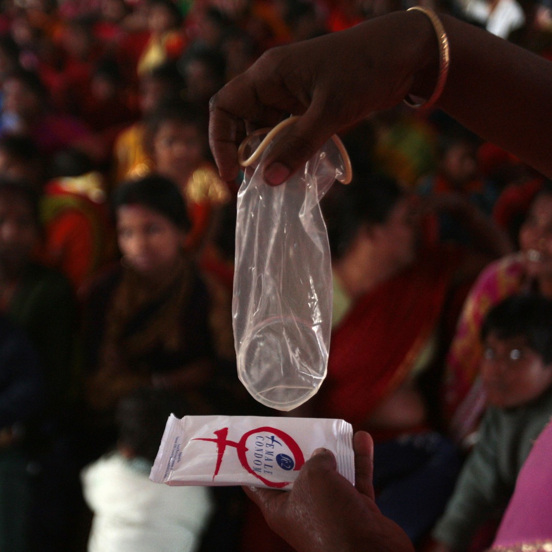 assaf klein recommends Insert Female Condom Video