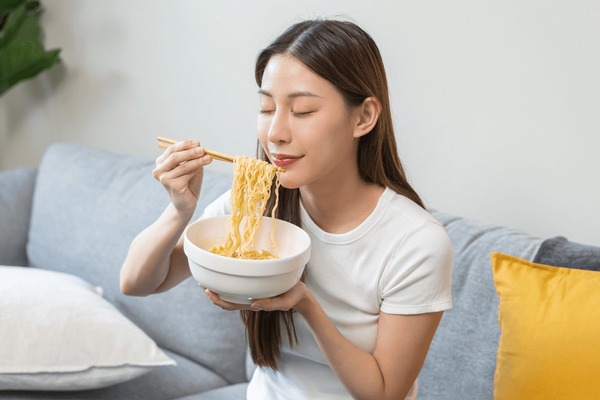 derek wardell recommends japanese girl eating noodles pic