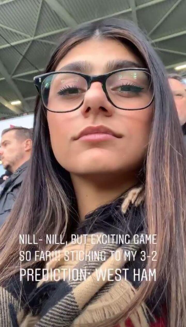 Mia Khalifa West Ham p star