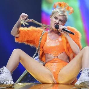 Miley Cyrus Vagina Uncensored und sex