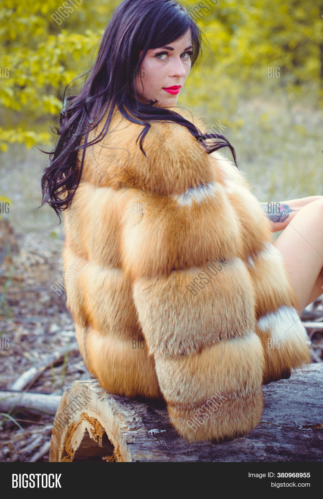 anthony manna add photo naked women in fur