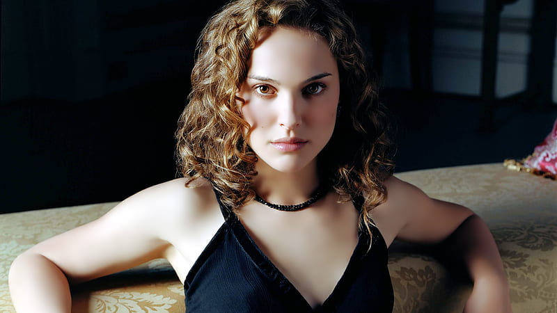 aiman asad share natalie portman hot photos