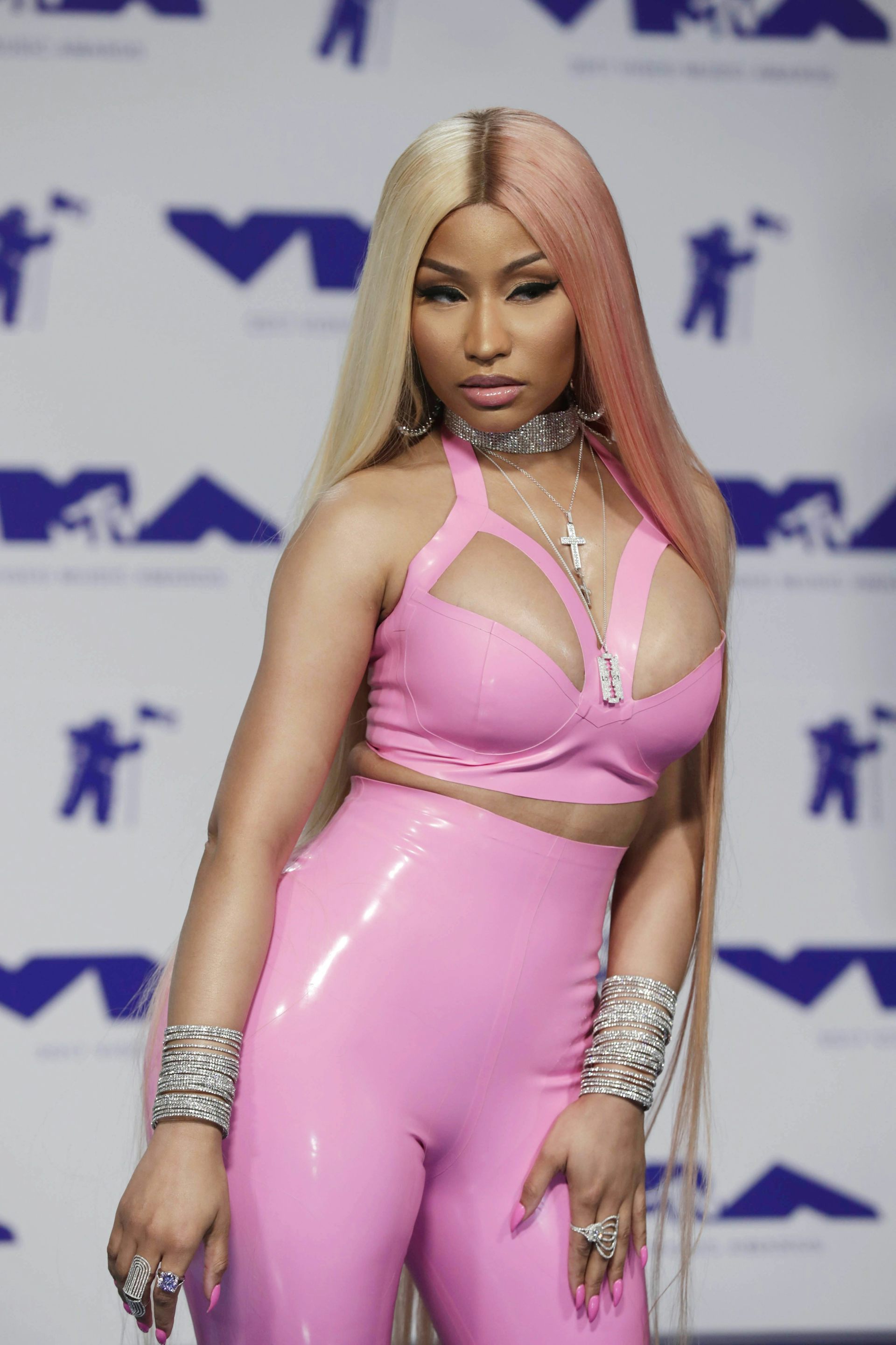 Nicki Minaj Xnxx charming boobs