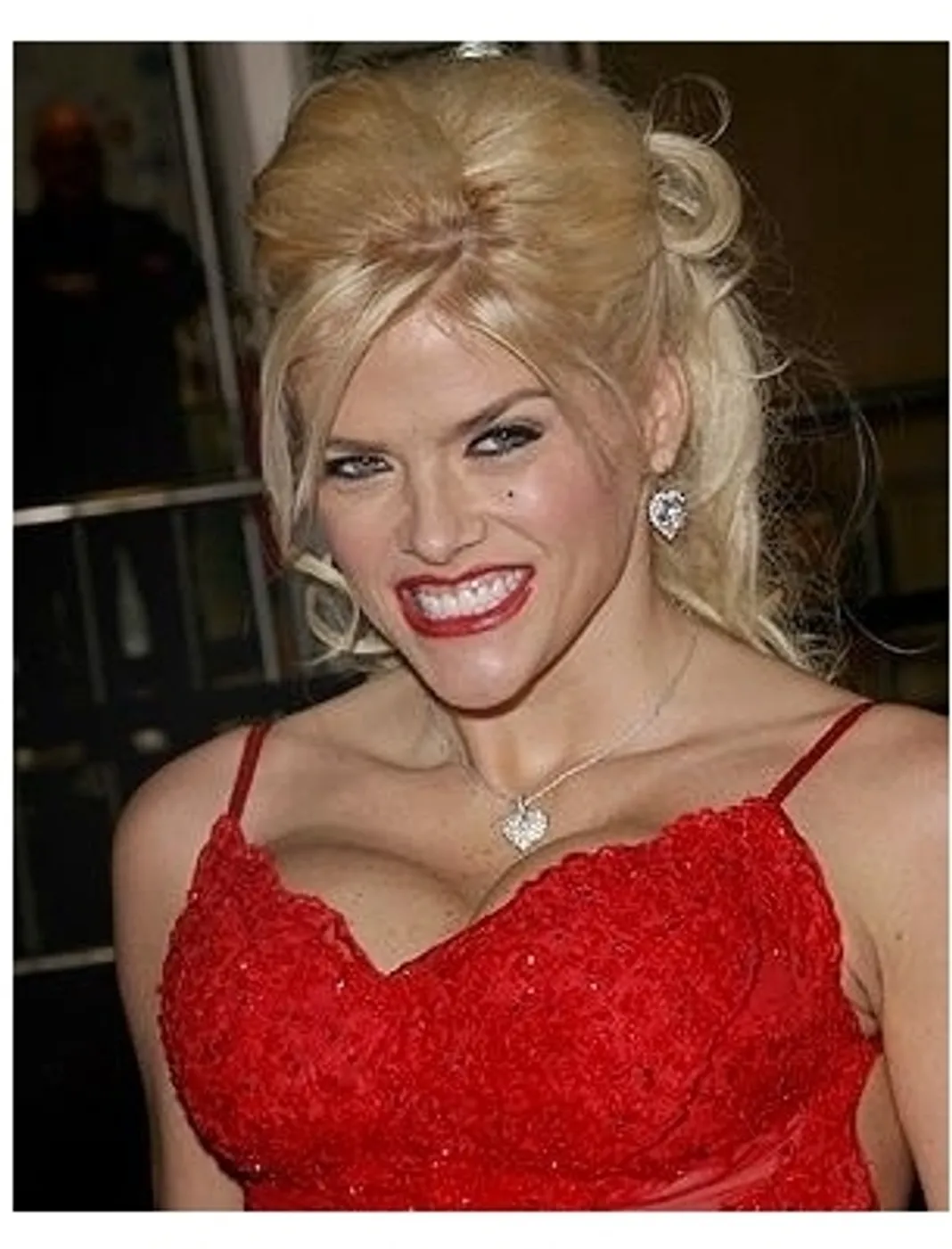 Nicole Smith Nude Pics wants bukkake