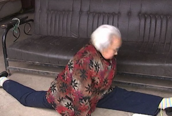 alice metcalfe add photo old lady doing splits