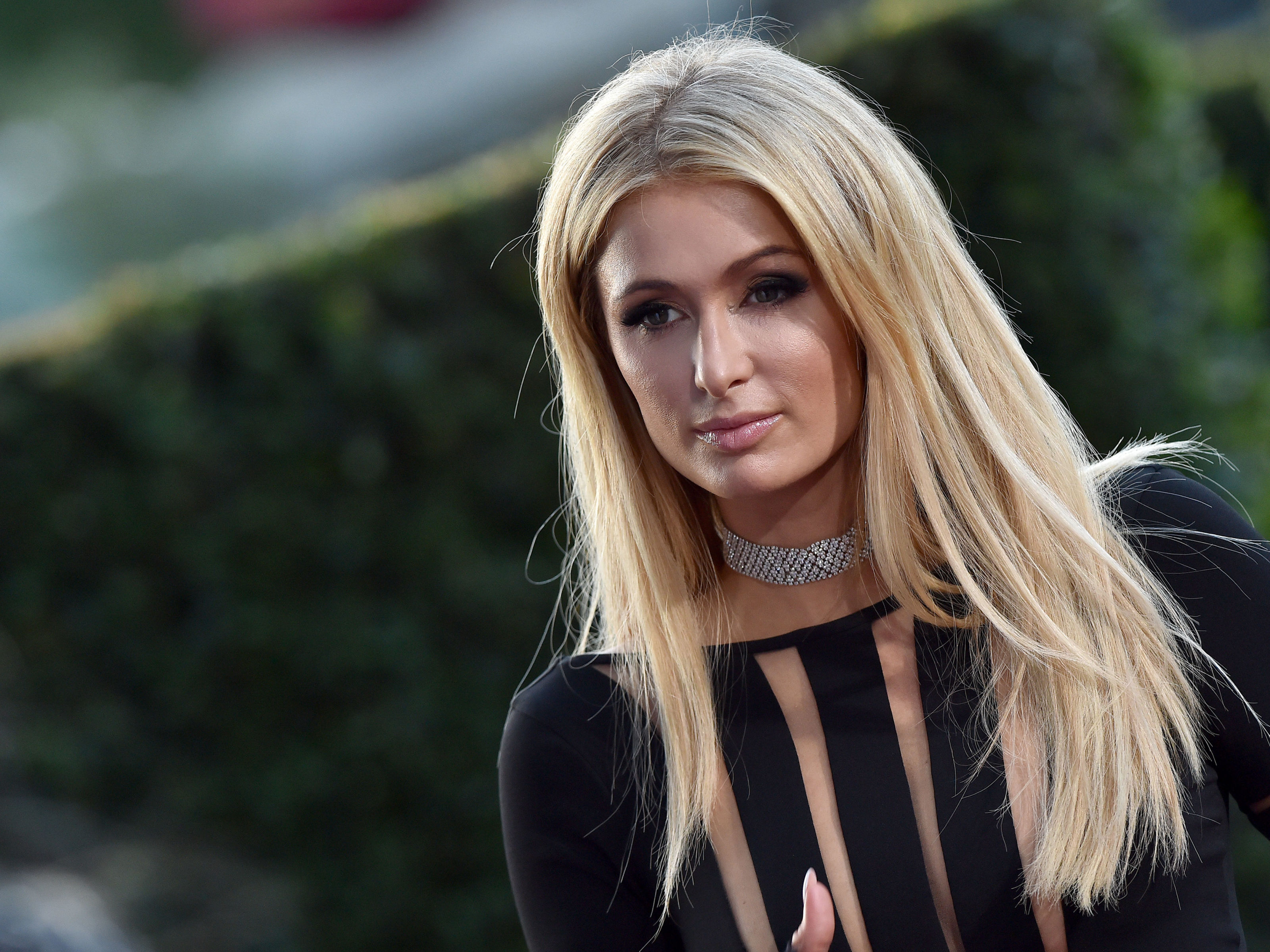 ashley april recommends paris hilton shows pussy pic