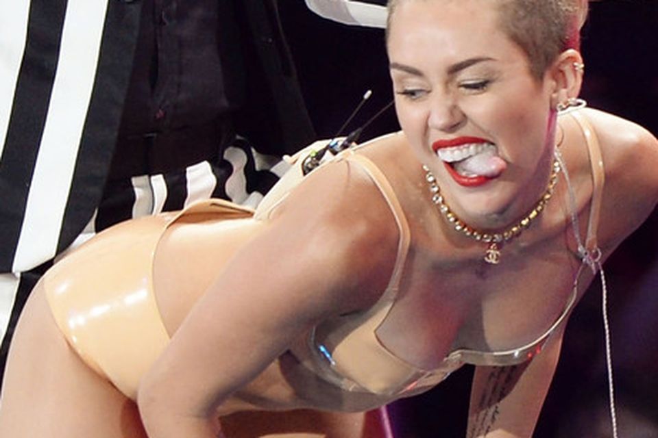 dana mead share porno de miley cyrus photos