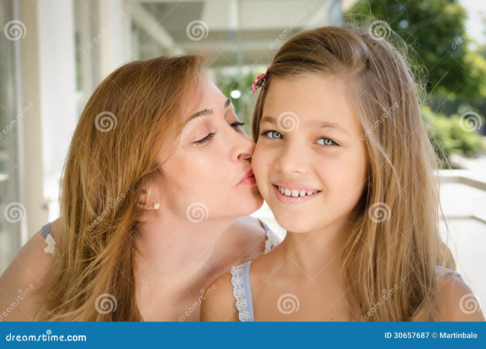 Real Mother Daughter Kissing train creampie