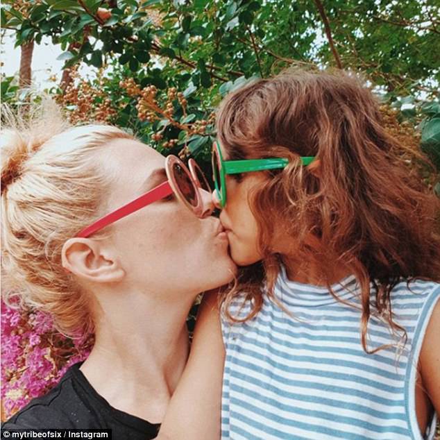 blake wealot recommends real mother daughter kissing pic