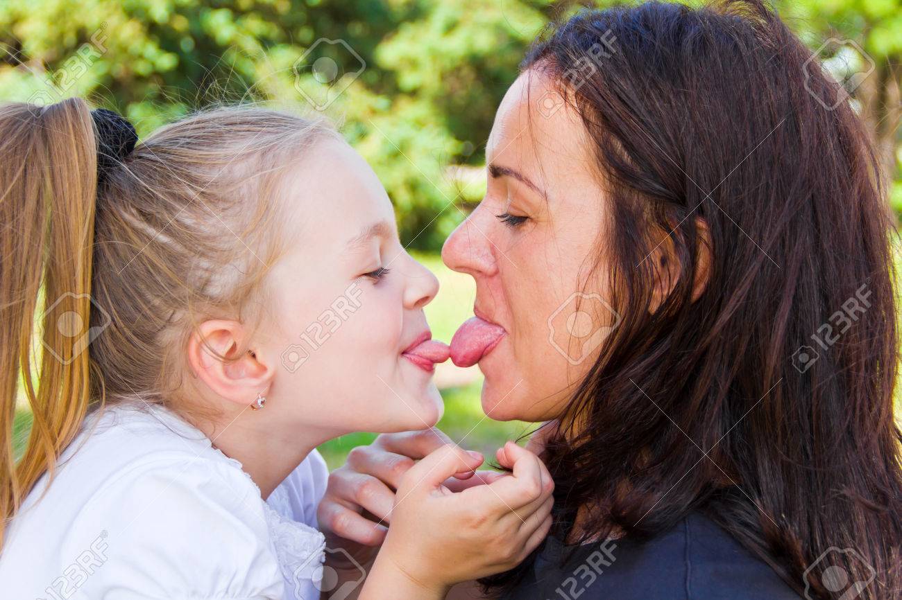 amy haberman add photo real mother daughter kissing