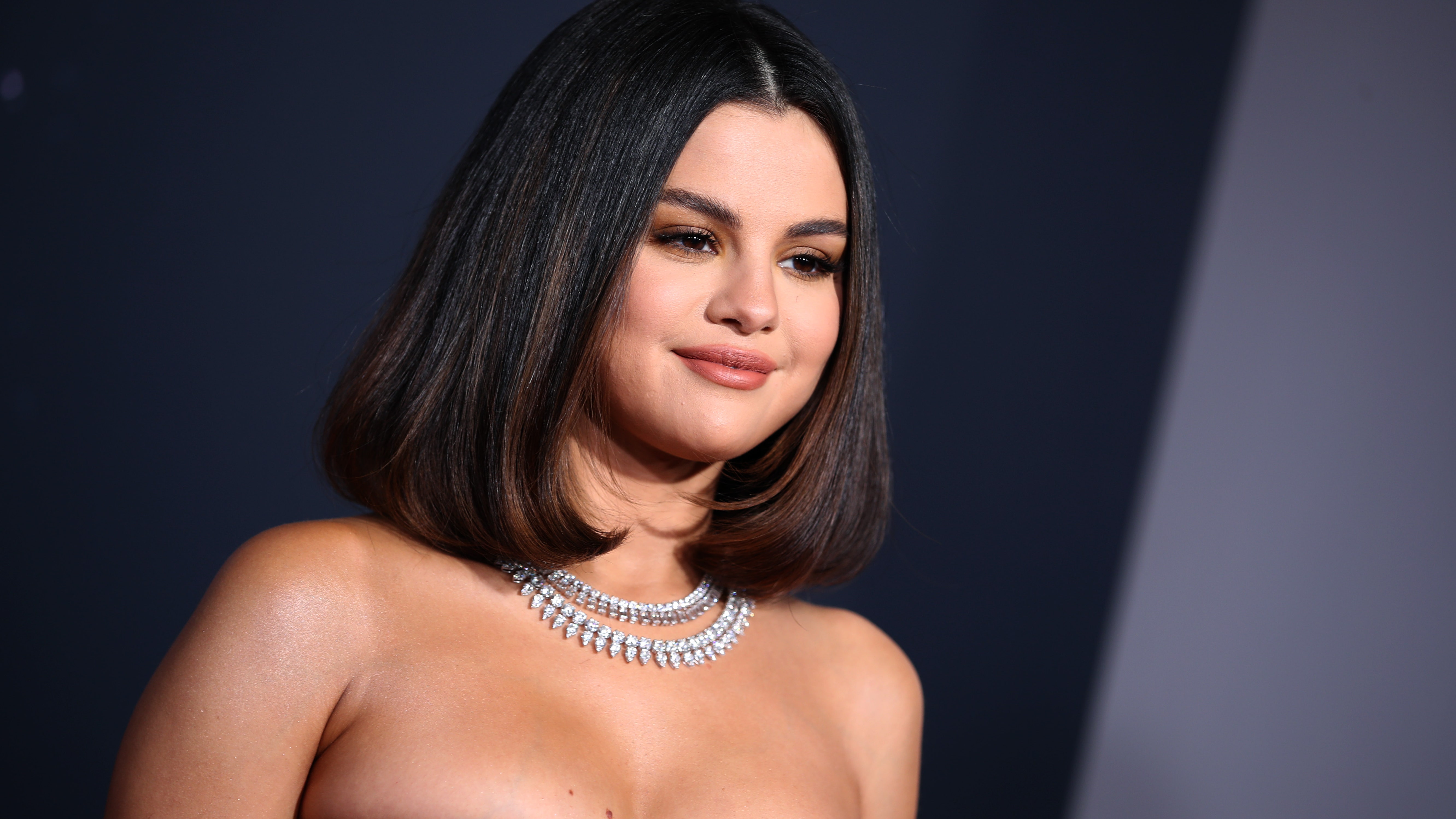 ann darwin share selena gomez sex clip photos