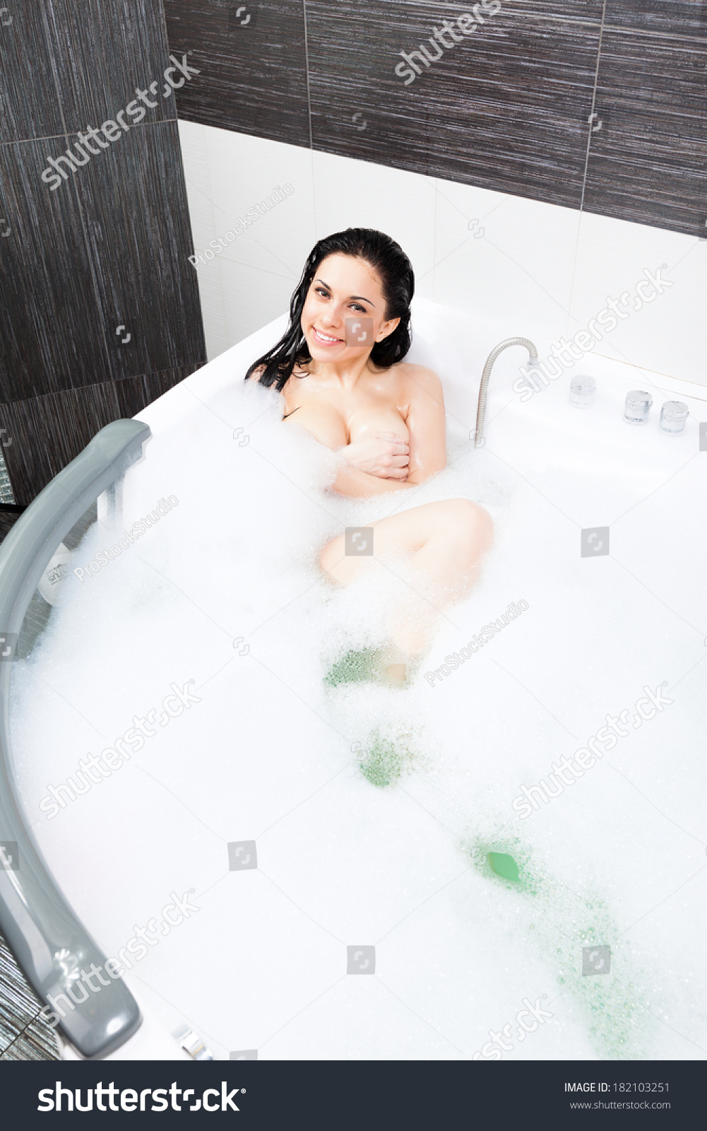 alyssa bommarito add photo sexy girl in bathtub
