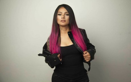 cooper kanngiesser recommends Snow Tha Product Naked