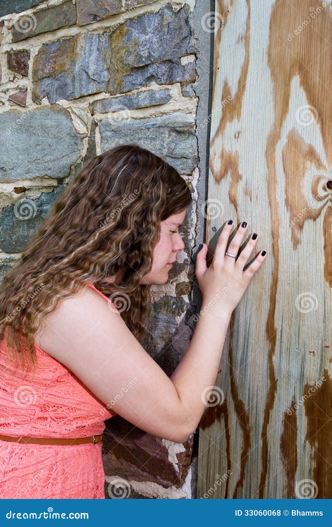 teen girl peeing outside