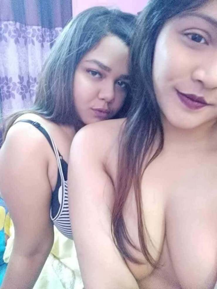 teen lesbian nude selfies