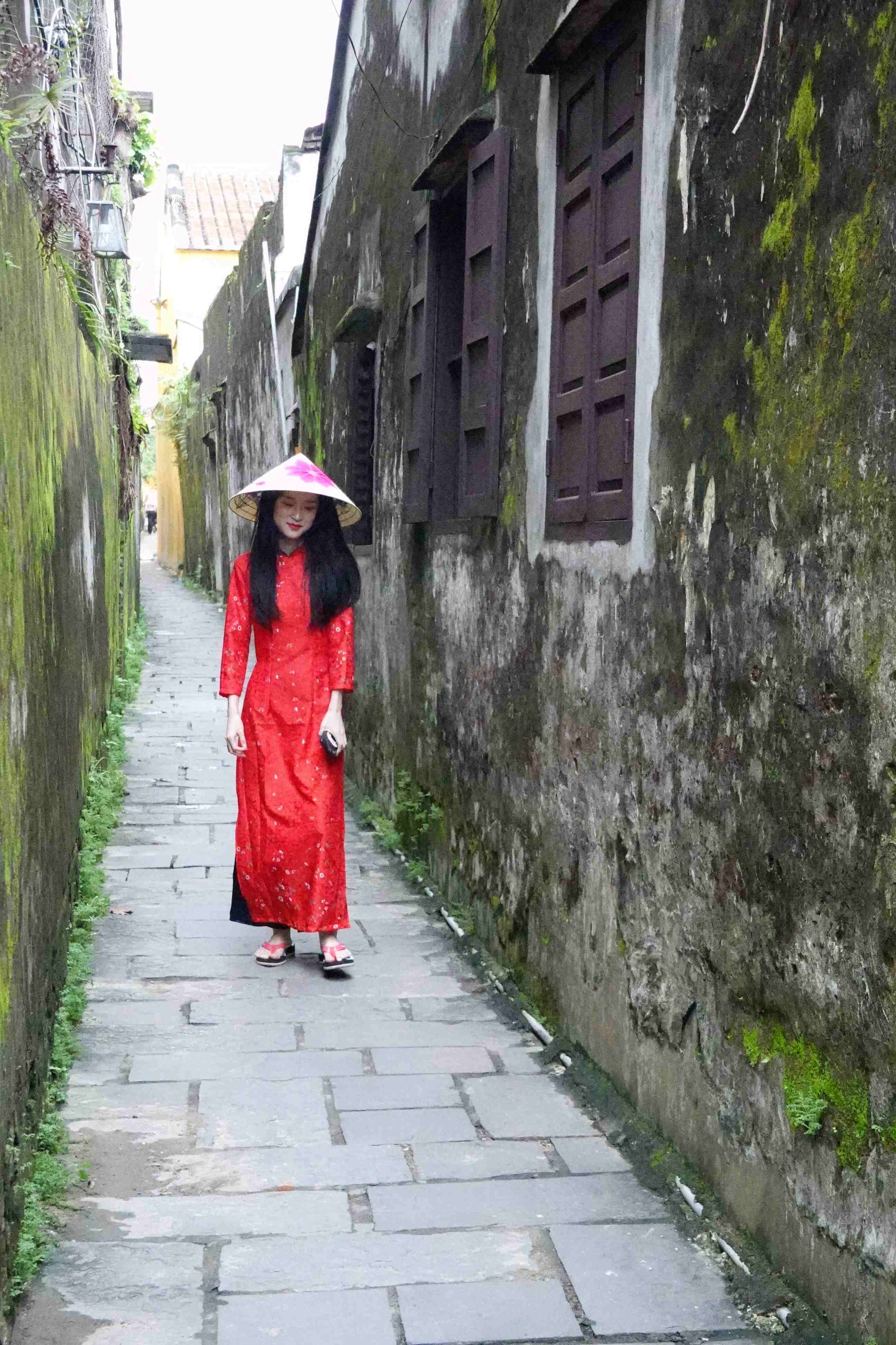 amir nachman add the girl and the back alley photo