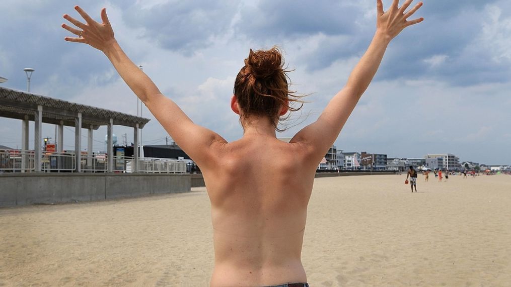 Topless Women On Beach In Groups Porn sig xxgasm