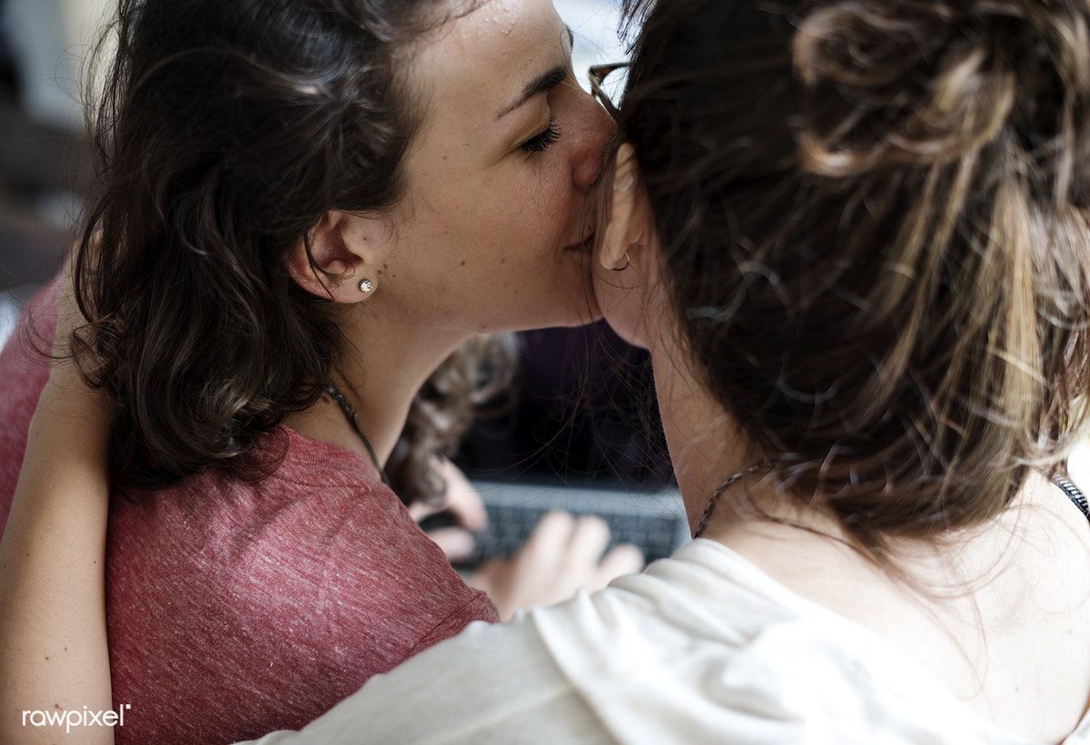 Best of Two girls kissing pictures