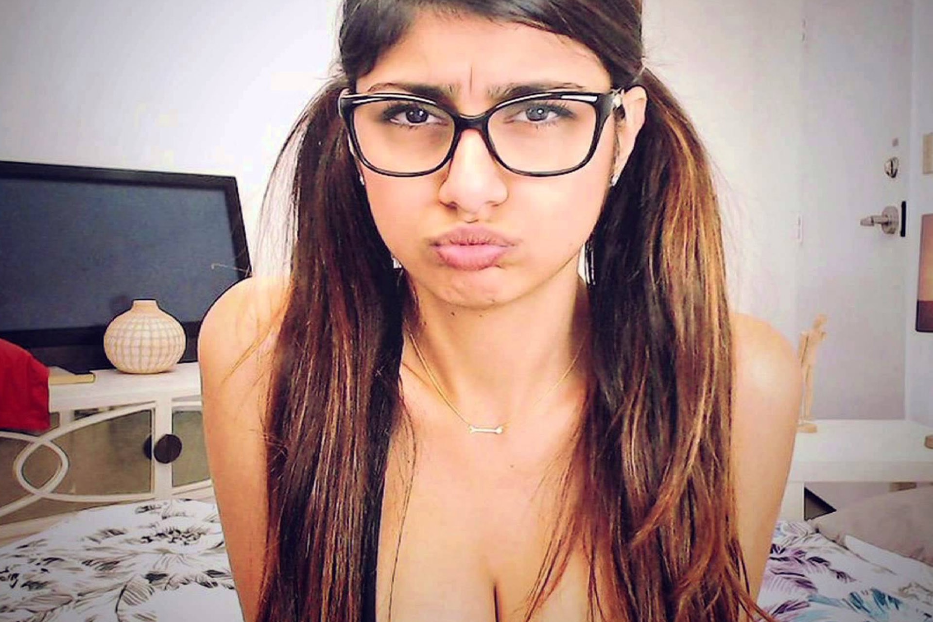 cheilvin wee add why did mia khalifa quit photo